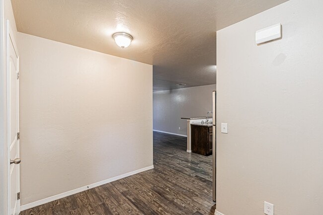 Building Photo - Buena Vida awaits for you!