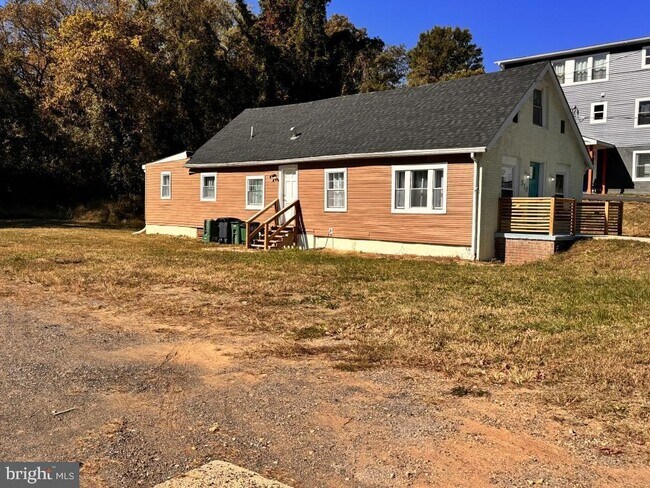 Building Photo - 510 67th Pl