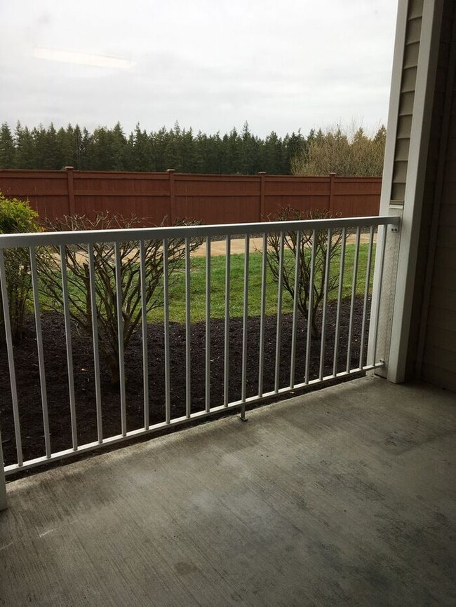 Building Photo - AVAILABLE NOW Spacious condo near shopping