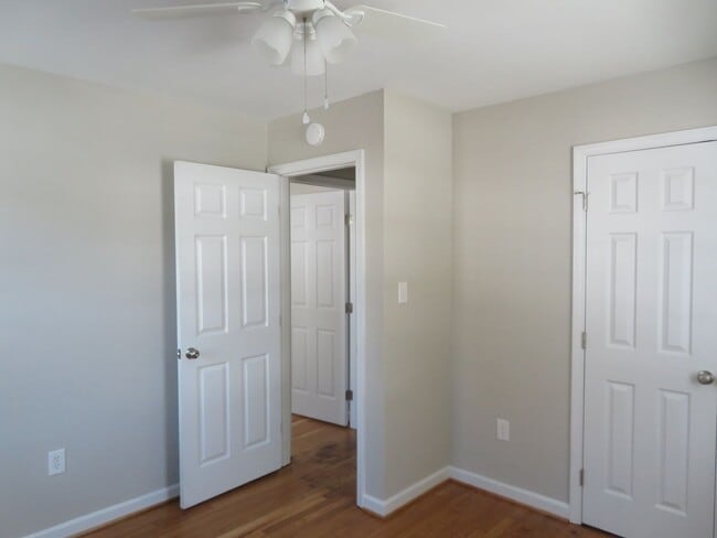 Building Photo - Colonial Heights