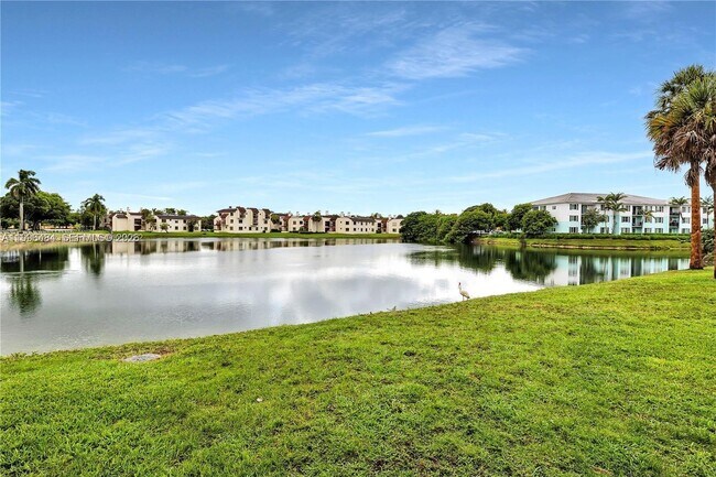 Building Photo - 14902 SW 82nd Ln