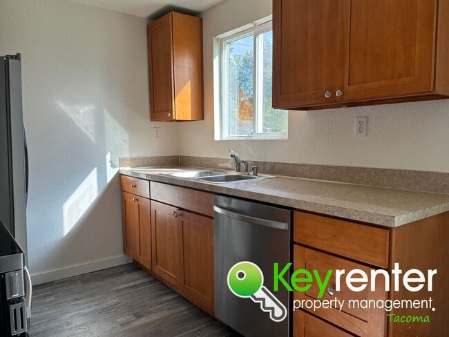 Building Photo - Recently Renovated Tacoma Home