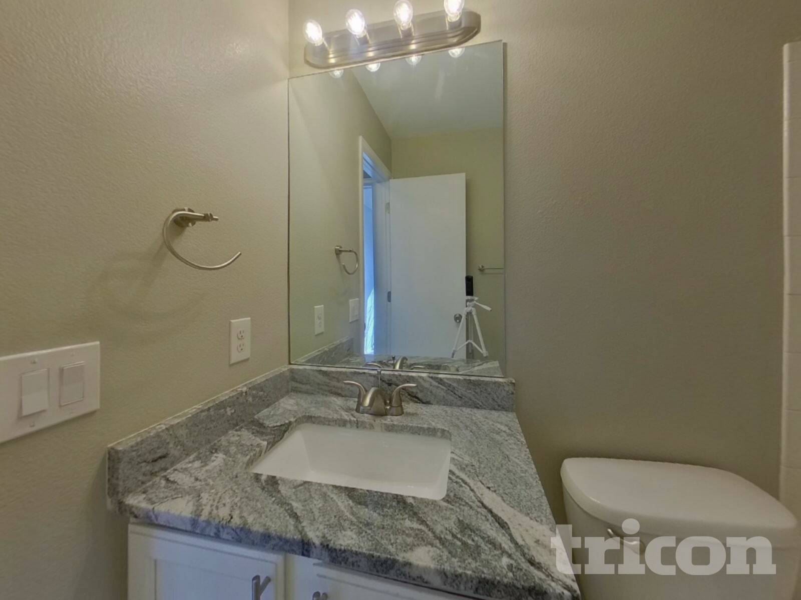 Building Photo - 3025 Richmond Dr