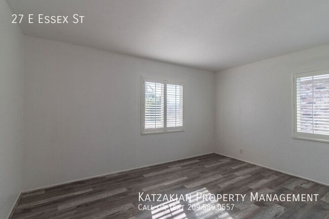 Building Photo - Stylishly Remodeled 2-Bedroom Home in Cent...