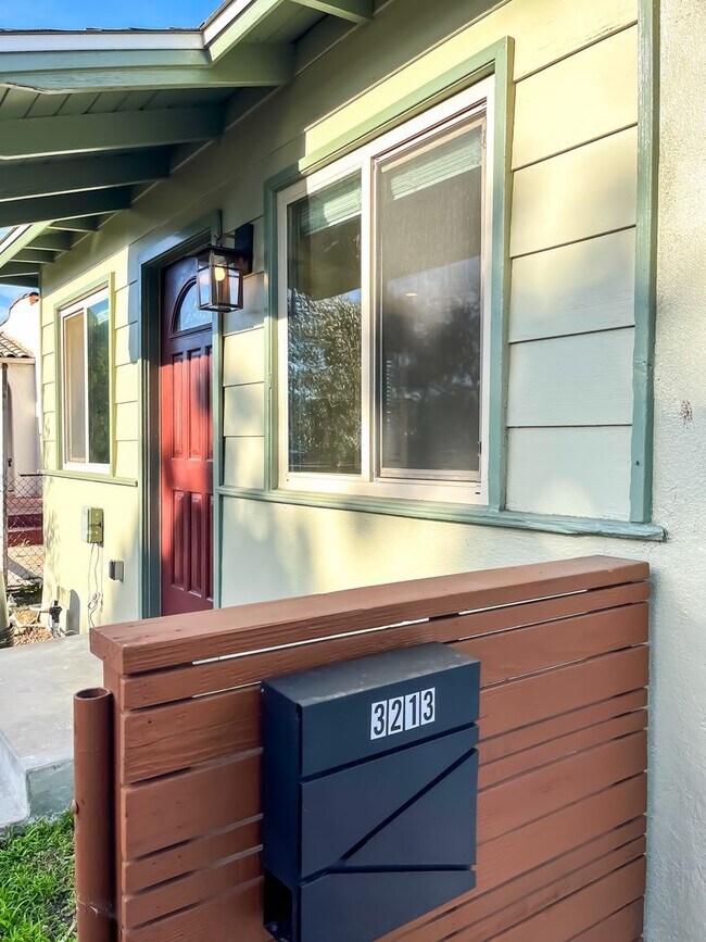 Building Photo - 3213 Atwater Ave