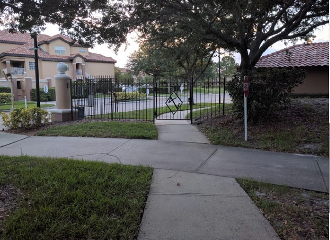 Building Photo - 14013 Fairway Island Dr