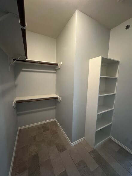 Building Photo - 1005 W Garfield St