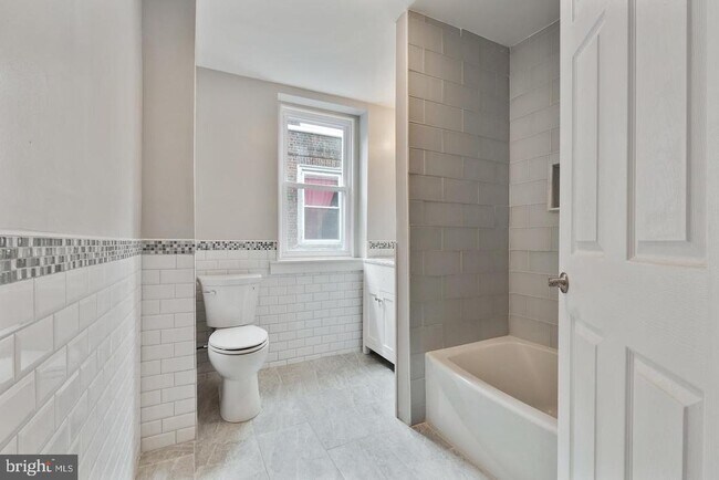 Building Photo - 5445 Ridge Ave