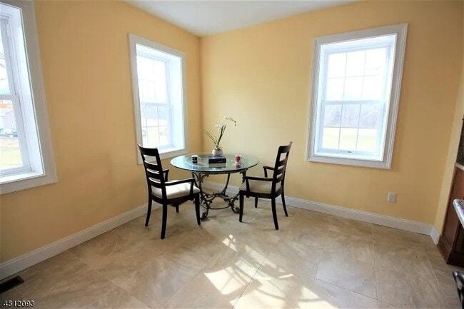 Building Photo - 227 Sunnymeade Rd