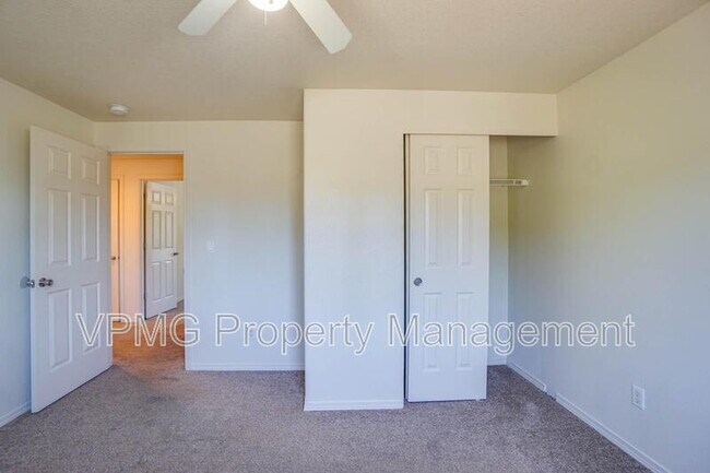 Building Photo - 8907 NE 84th St