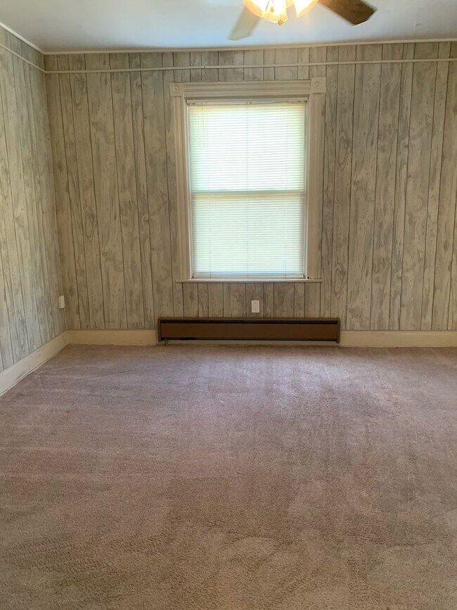 Building Photo - 2/1 Apartment in Highland Park - Available Now!
