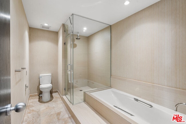 Building Photo - 4460 Wilshire Blvd