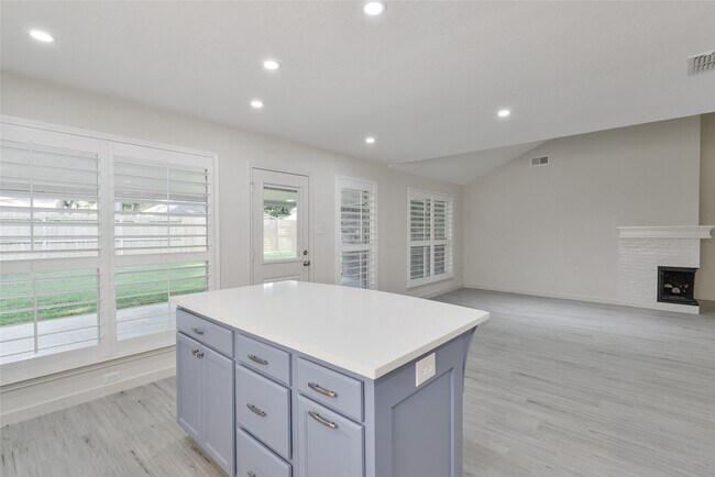 Building Photo - 2610 Sherwood Hollow Ln
