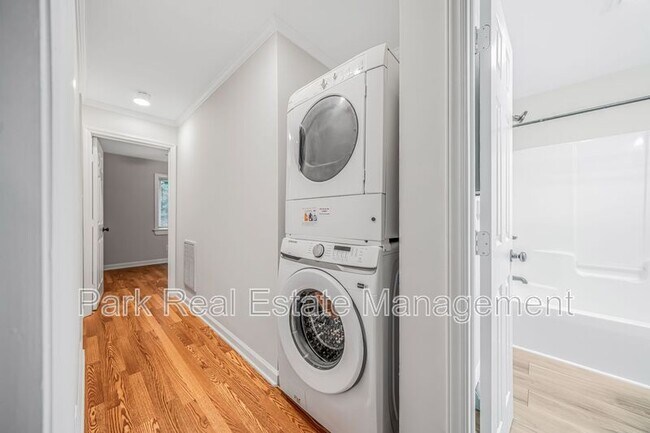 Building Photo - 221 Howell St