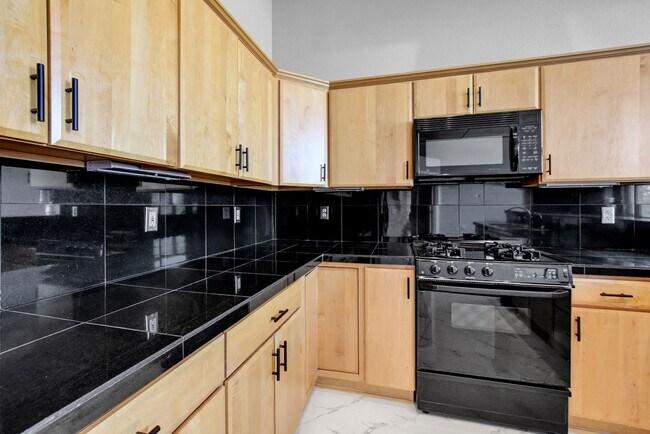 Building Photo - One-of-a-Kind Tejon Street Condo in Unbeatable Location! No Utility Setup Required!