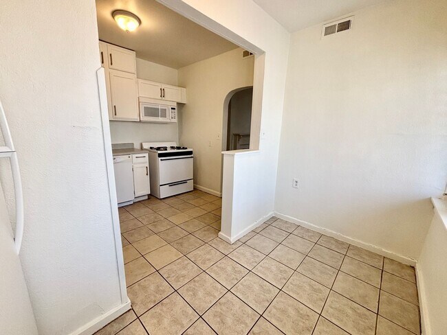 Building Photo - 3810-3812 Central St.