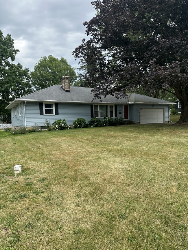 Primary Photo - 183 S Leavitt Rd
