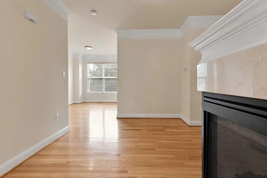 Building Photo - 4055 Columbia Pike