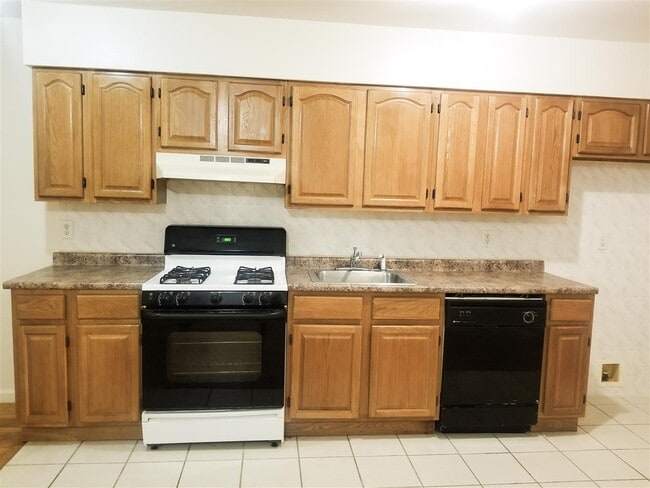 Building Photo - 319 Danforth Ave