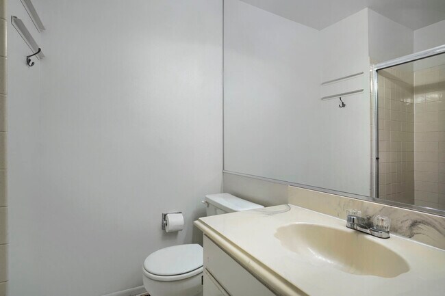Building Photo - 14711 W Ellsworth Ave