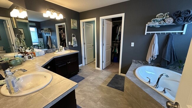 Building Photo - Gorgeous Corner lot 4 bed home! Happy Vall...