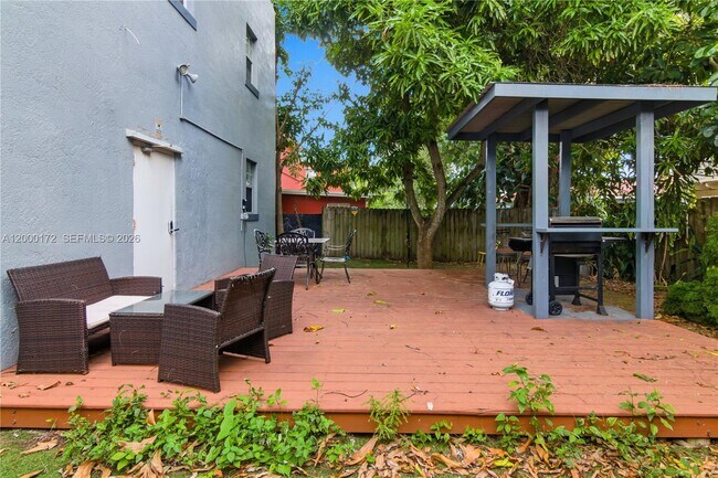 Building Photo - 536 NE 62nd St