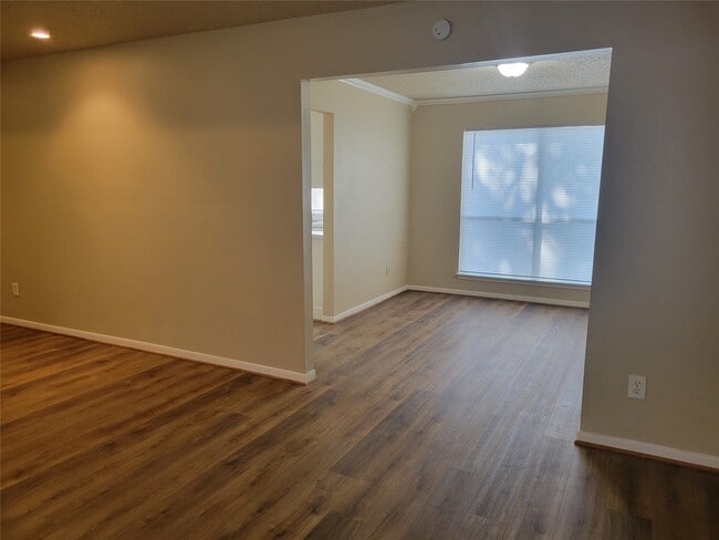 Building Photo - 9315 Southleigh Dr