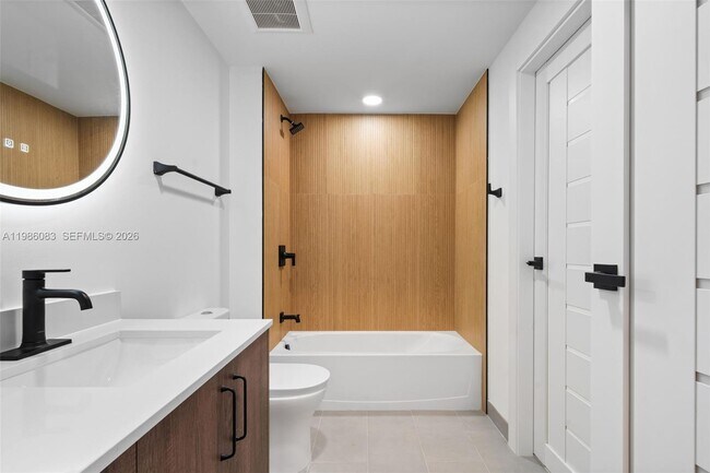 Building Photo - 2479 NE 192 St