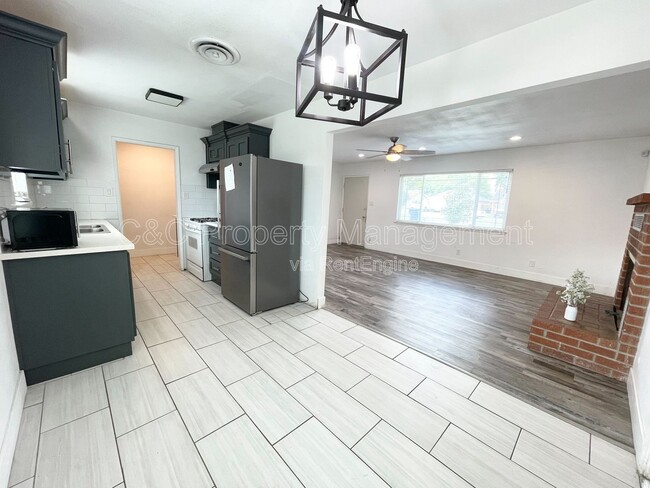 Building Photo - 1101 Fairview Rd