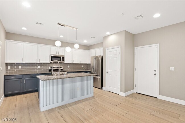 Building Photo - 10589 Cliff Lake St