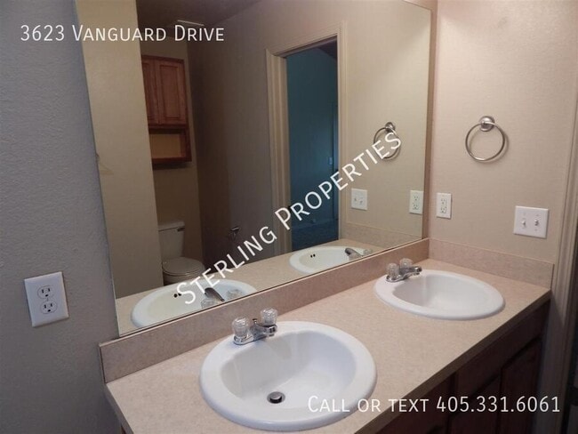 Building Photo - 3623 Vanguard Dr