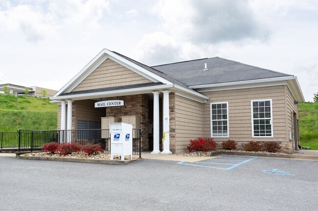 Building Photo - 2 br, 2 bath House - 1324 Suncrest Village