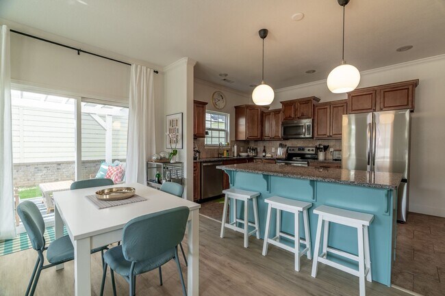 Building Photo - Beautiful 4 bedroom, 3.5 bathroom home in ...