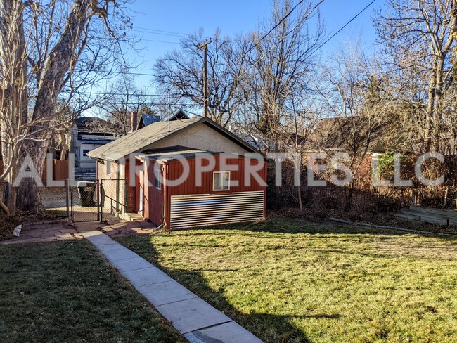 Building Photo - 557 S Race St