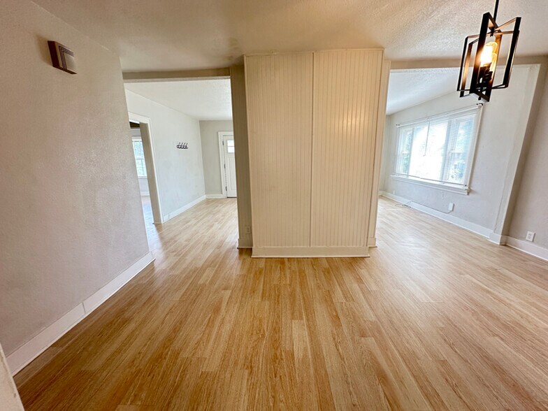 Building Photo - 1423 7th Ave