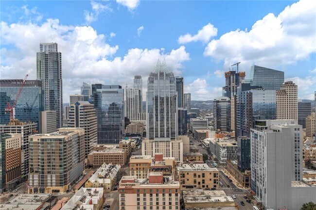 Building Photo - 555 E 5th St