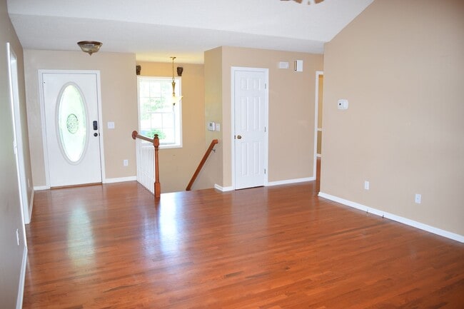 Building Photo - Spacious 3-Bedroom, 3-Bath Home with Bonus...