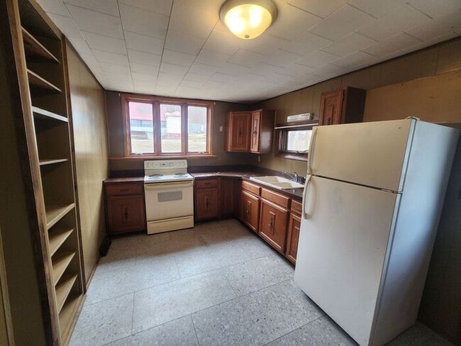 Building Photo - 2 Bedroom House in Newport, IN