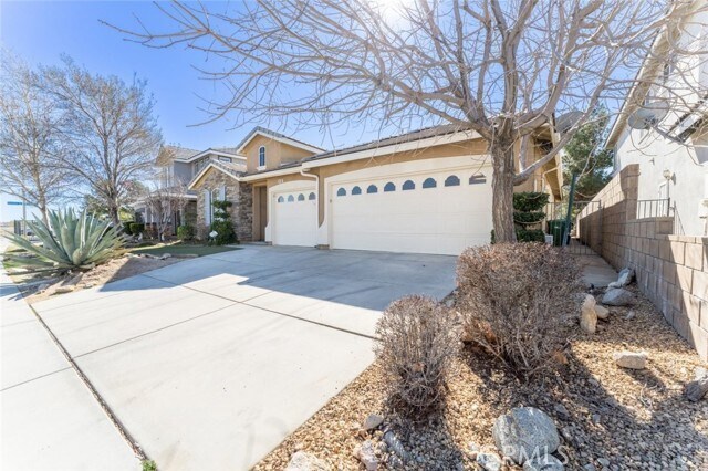 Building Photo - 4108 Club Vista Dr