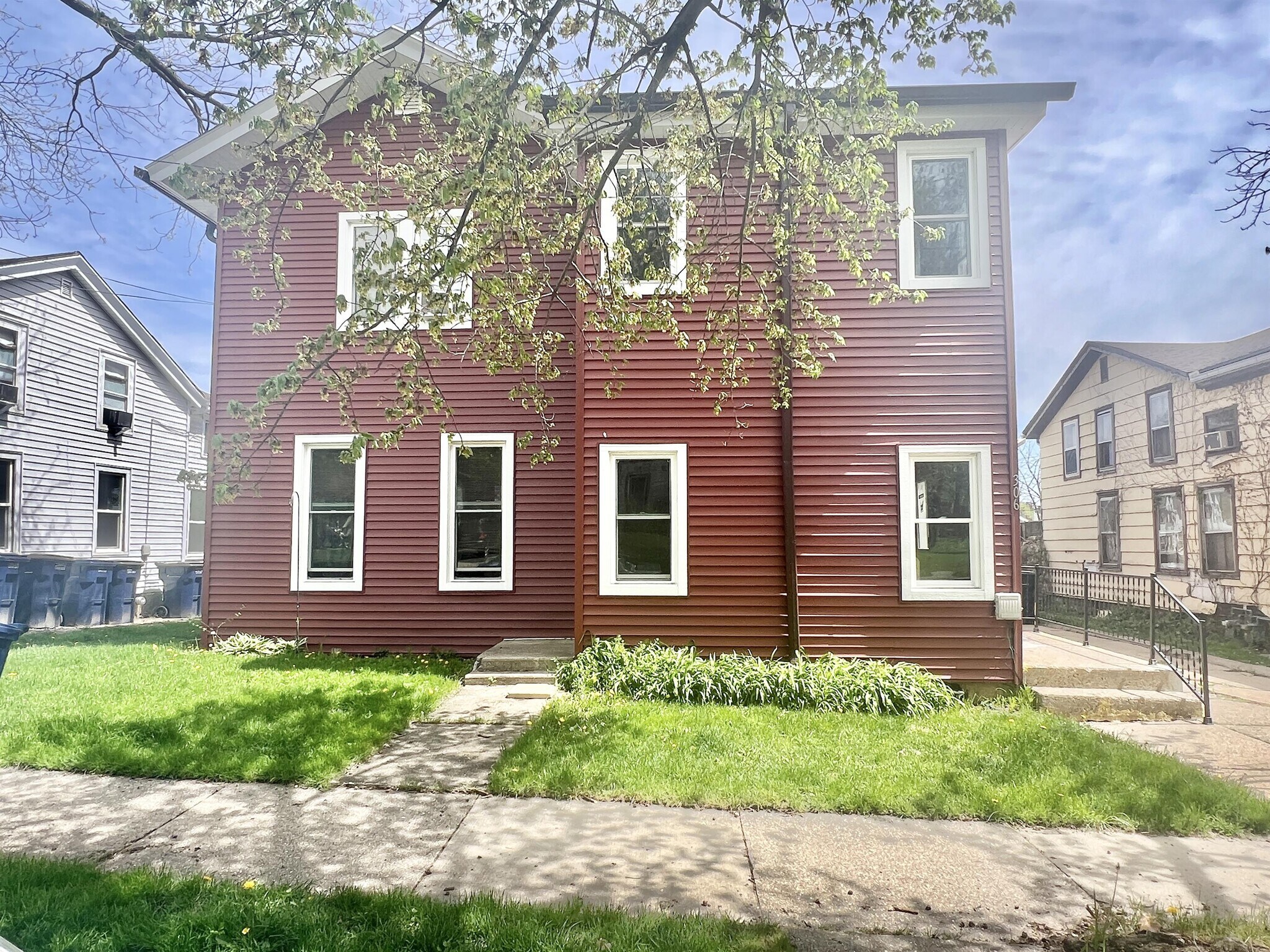 Building Photo - 306 N Academy St