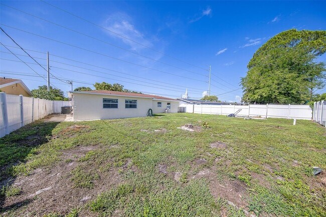 Building Photo - 5937 38th Ave N