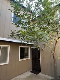 Building Photo - **MOVE IN DEPOSIT SPECIAL** 2 Bedroom 2.5 ...