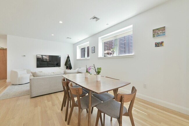 Building Photo - 425 Boylston St