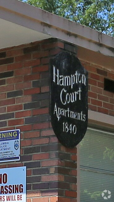 Building Photo - Hampton Court Apartments