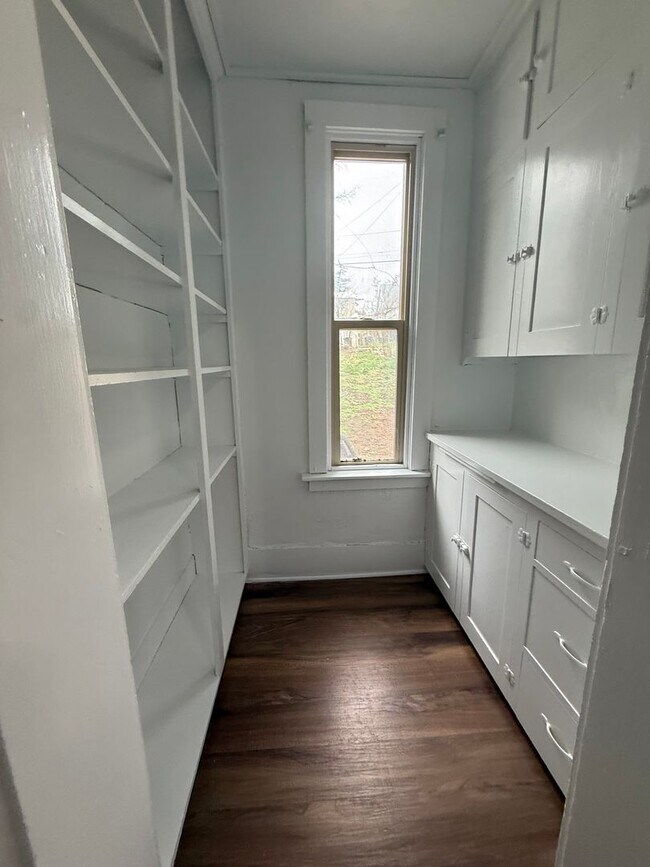 Building Photo - 227-229 S Washington