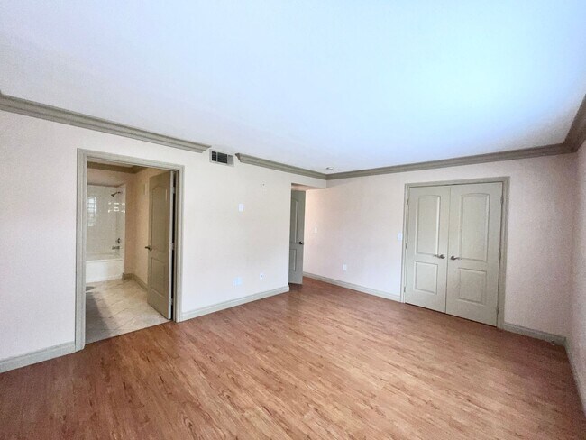 Building Photo - 1150 N Buffalo Dr