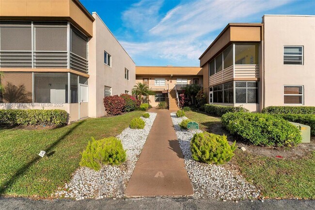 Building Photo - 38 Flanders A