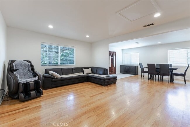 Building Photo - 1217 Elm Ave