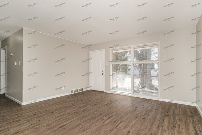 Building Photo - 7048 Clover Ln