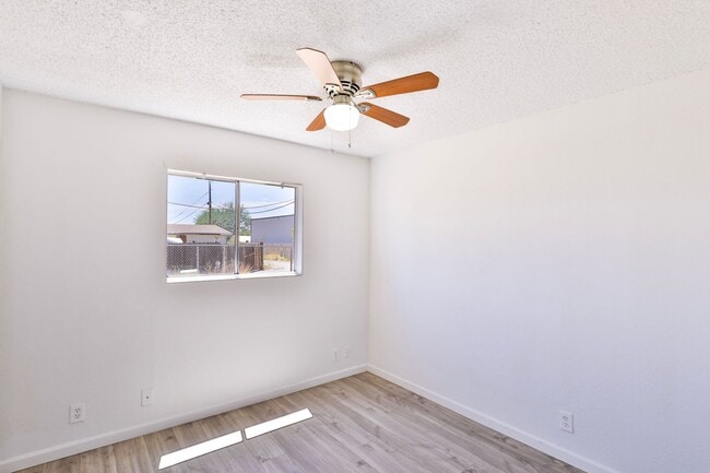 Building Photo - 1417 E Southern Ave